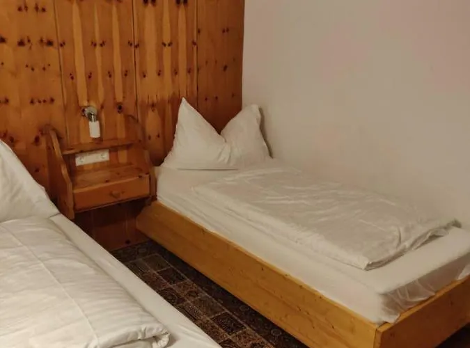 Eder - Joker Card Included In Summer Hotell